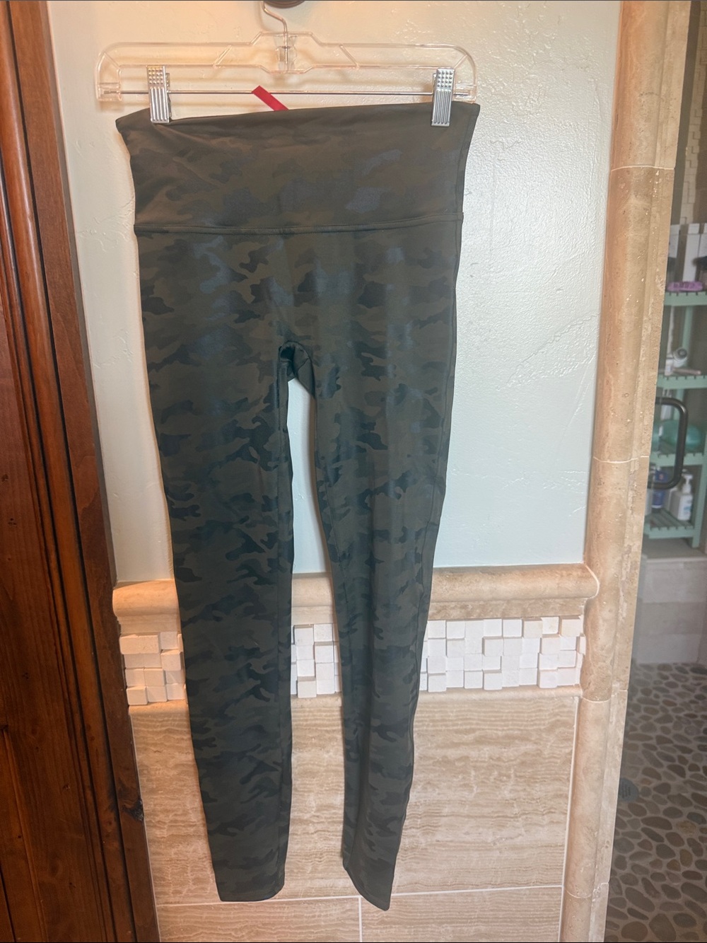 High-Waist Camo Leggings in Olive Green